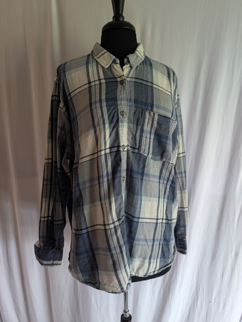 Universal Thread Blue and White Plaid Button-Down Shirt